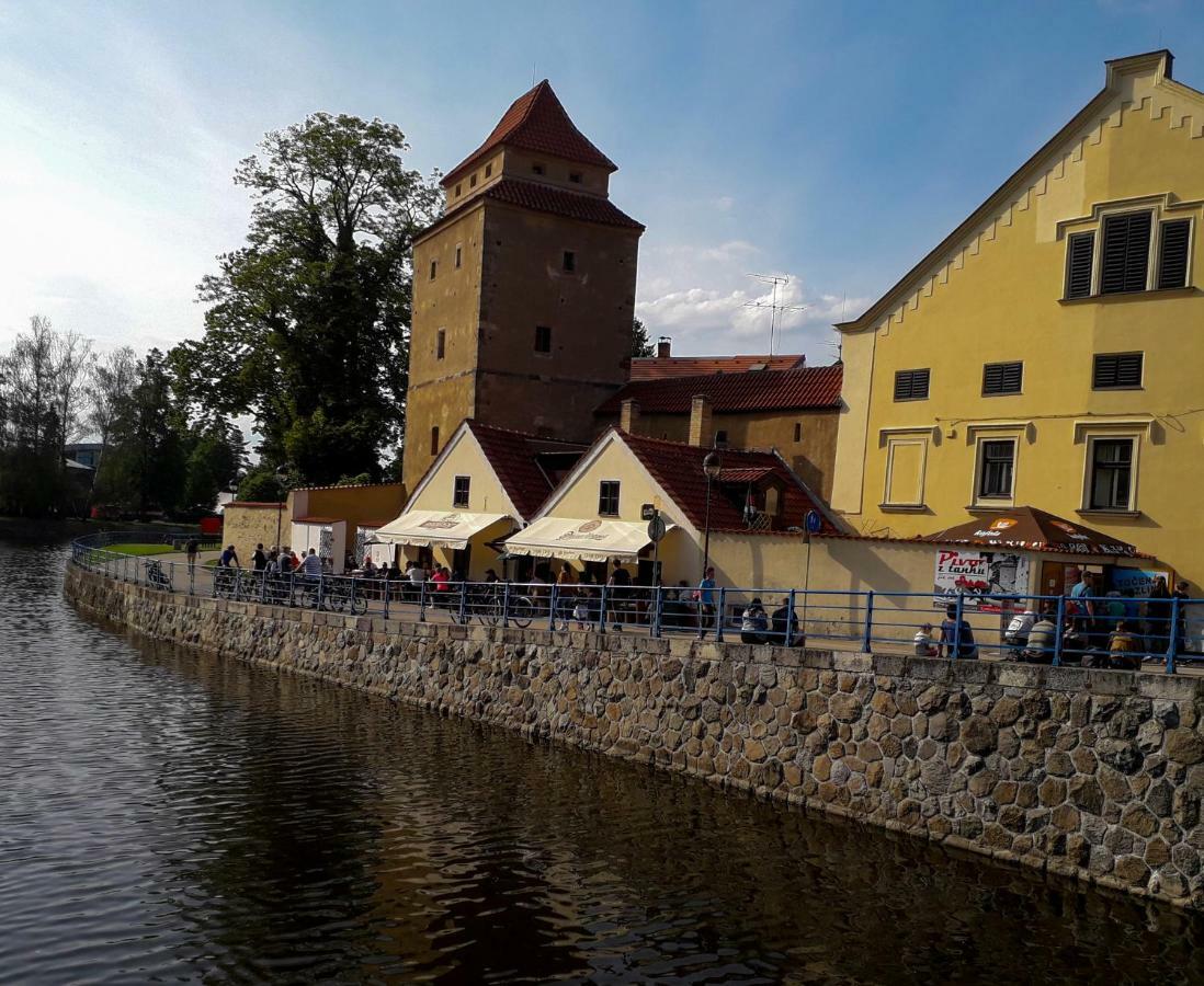 Romanticky Apartman U Veze Zelezna Panna Чеське Будєйовіце Екстер'єр фото